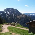 Apartament Ammergauer Vier Jahreszeiten *
